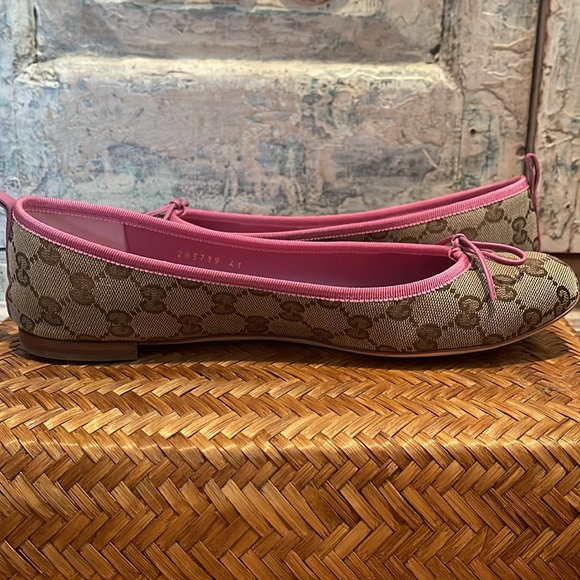 EUC GUCCI Canvas Monogrammed Flats with Pink Trim/Bow Sz 41 with Dustbag - Picture 8 of 13